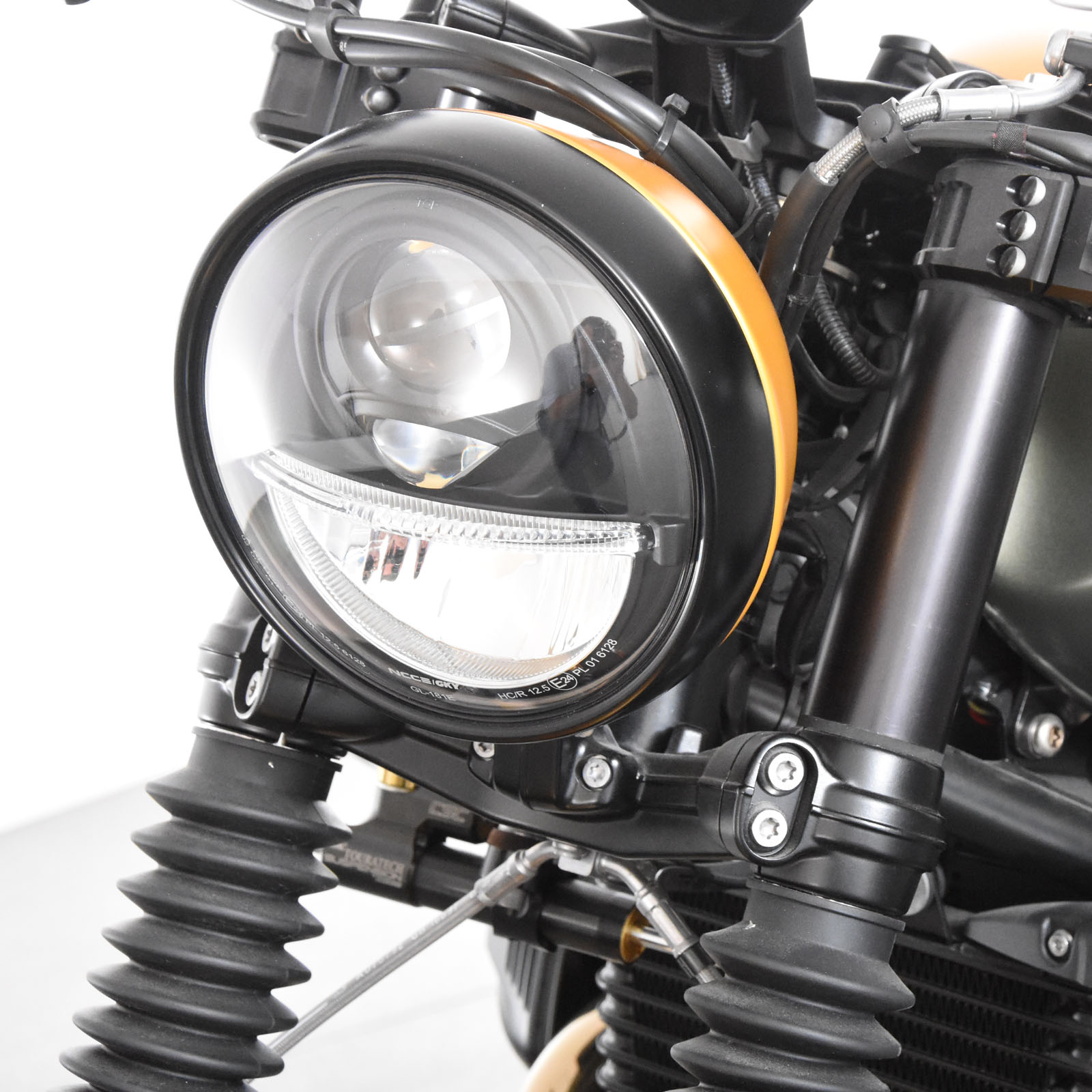 R9T Lightbomb LED headlight