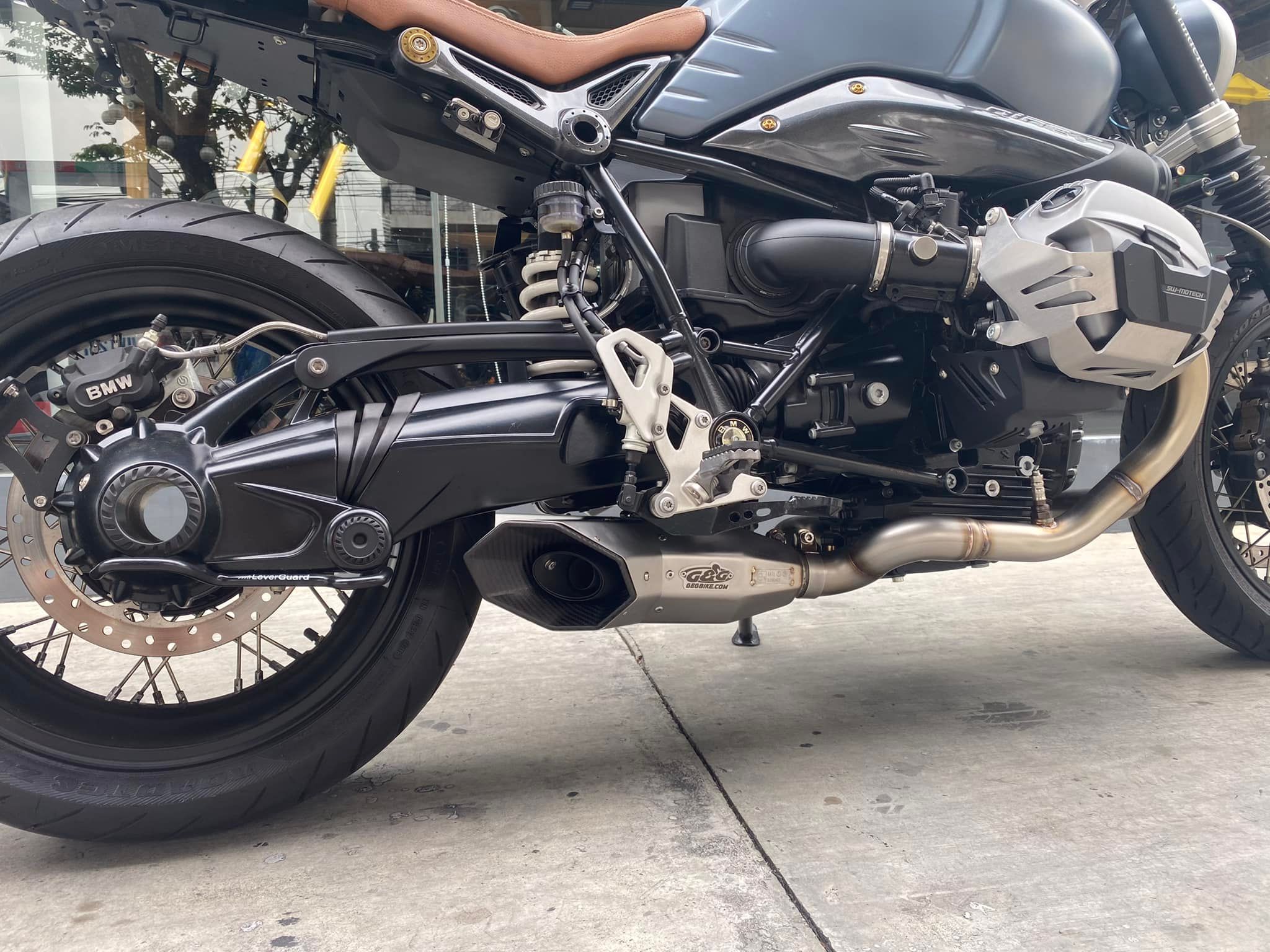 Under Engine Exhaust  R nineT