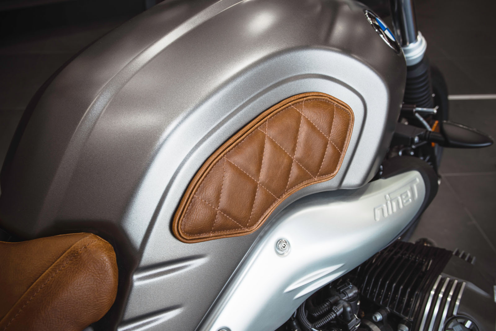 Tank Pad Leather BMW R9T Diamond Seam