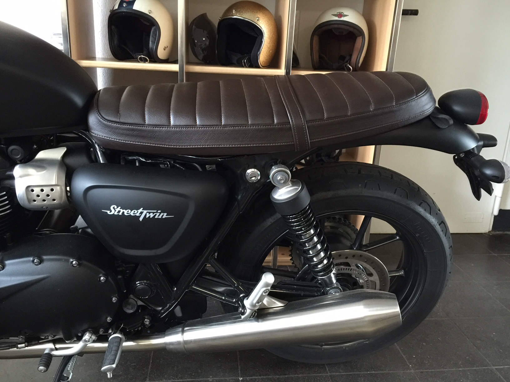 Bench Black & Brown STreetTwin