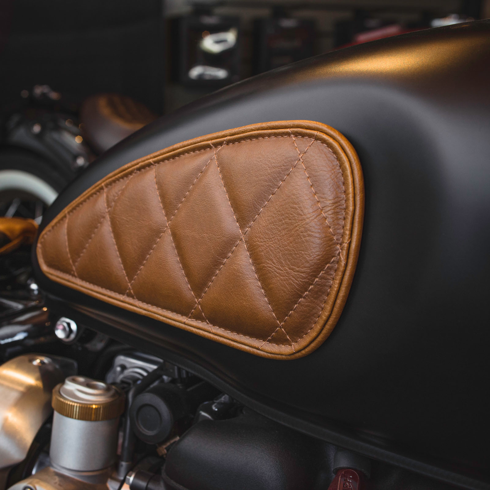 Tank Pad Leather Triumph AC Diamond Seam