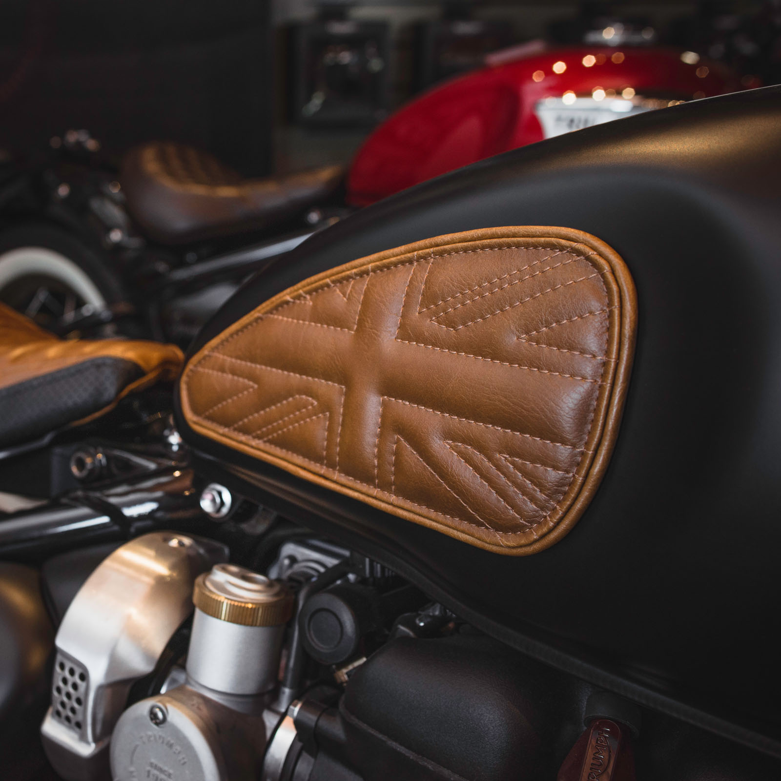 Tank Pad Leather Triumph LC UK-Jack Stitching