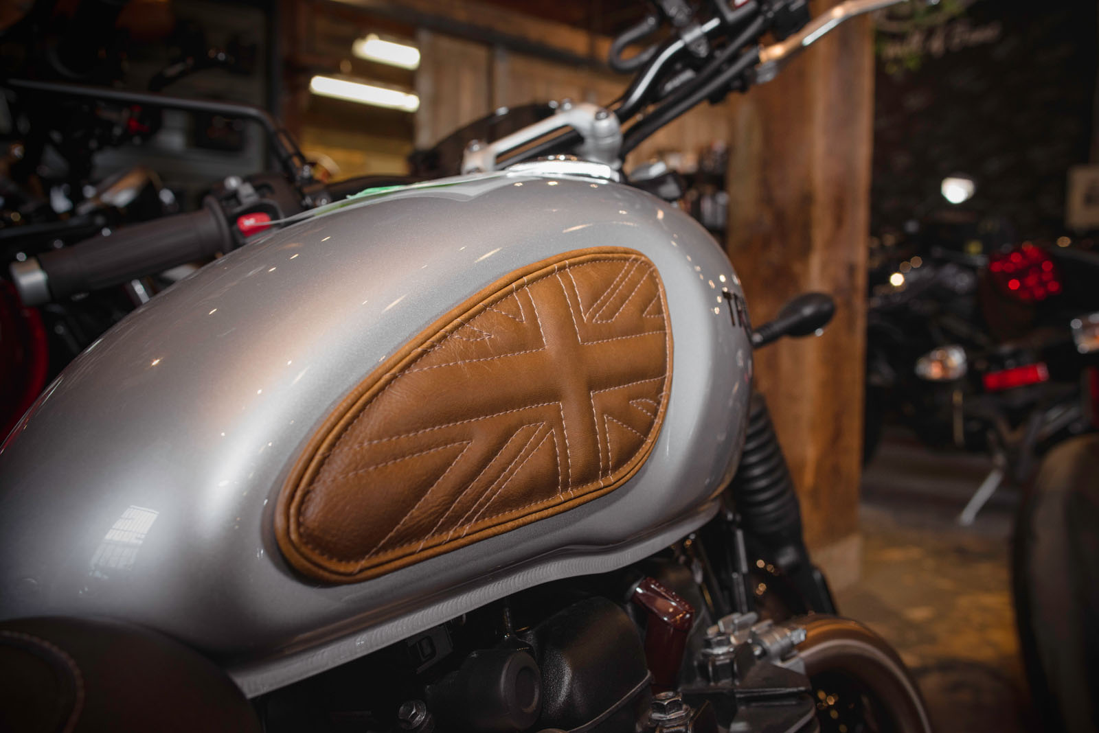 Tank Pad Leather Triumph AC UK-Jack Seam