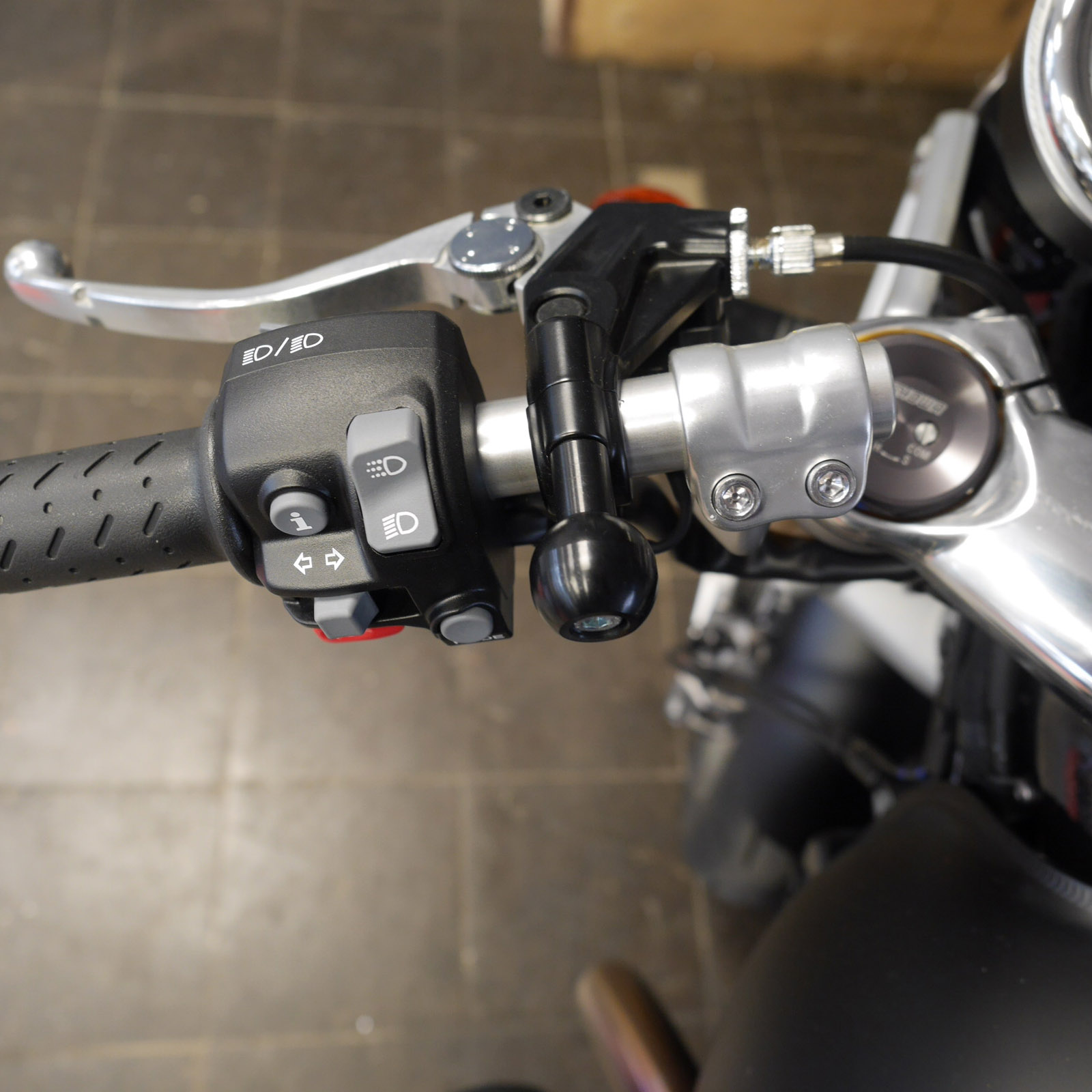 Navi ball mounting to handlebar fitting