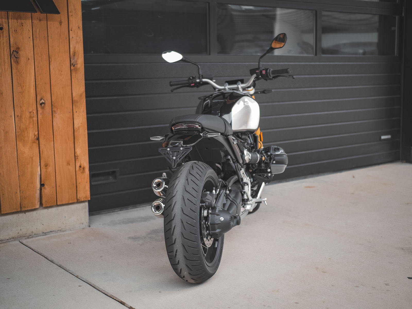 Short license plate holder - R12 nineT