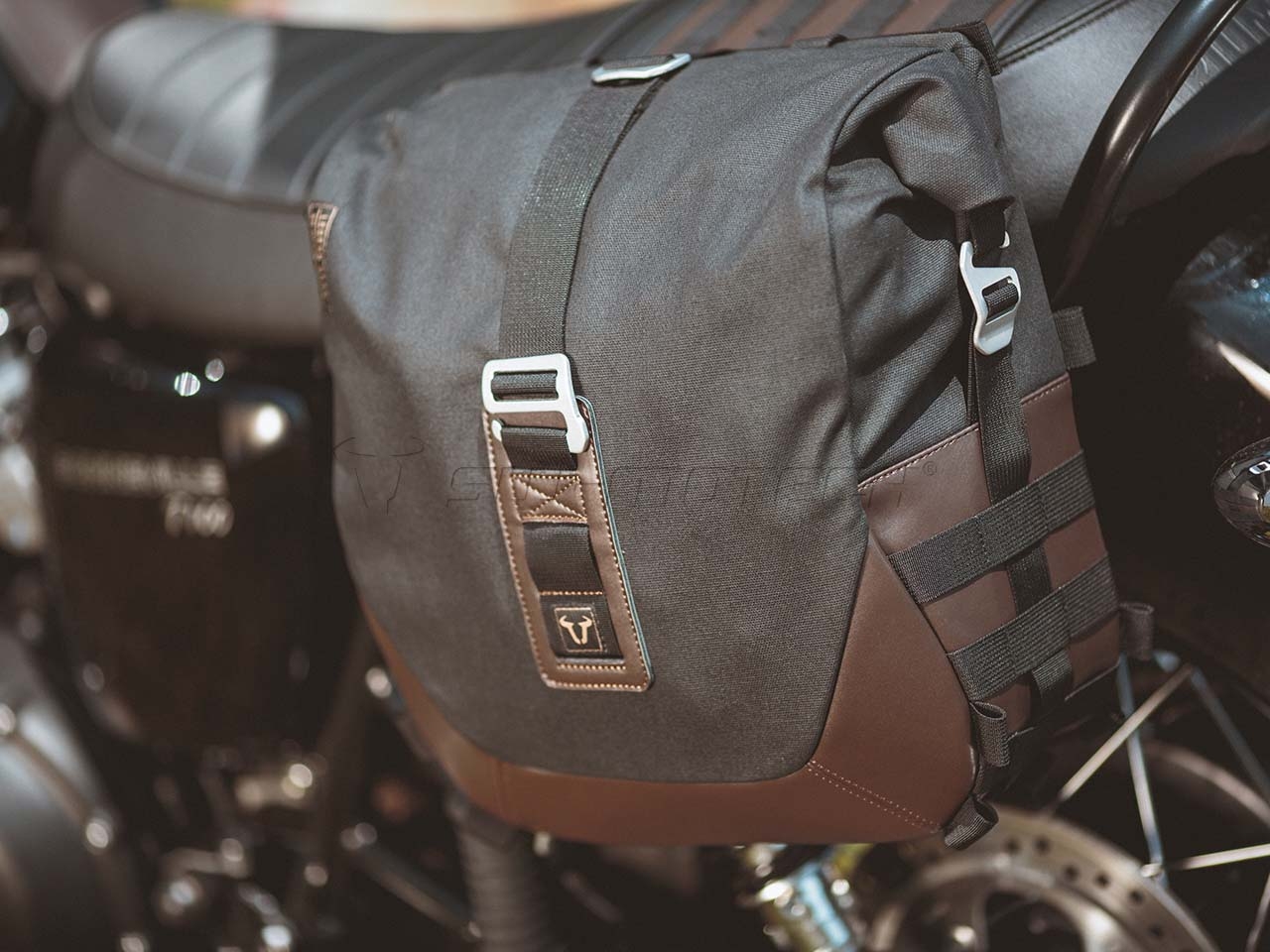 Legend Gear saddle bags 9,8 & 13,5 l.