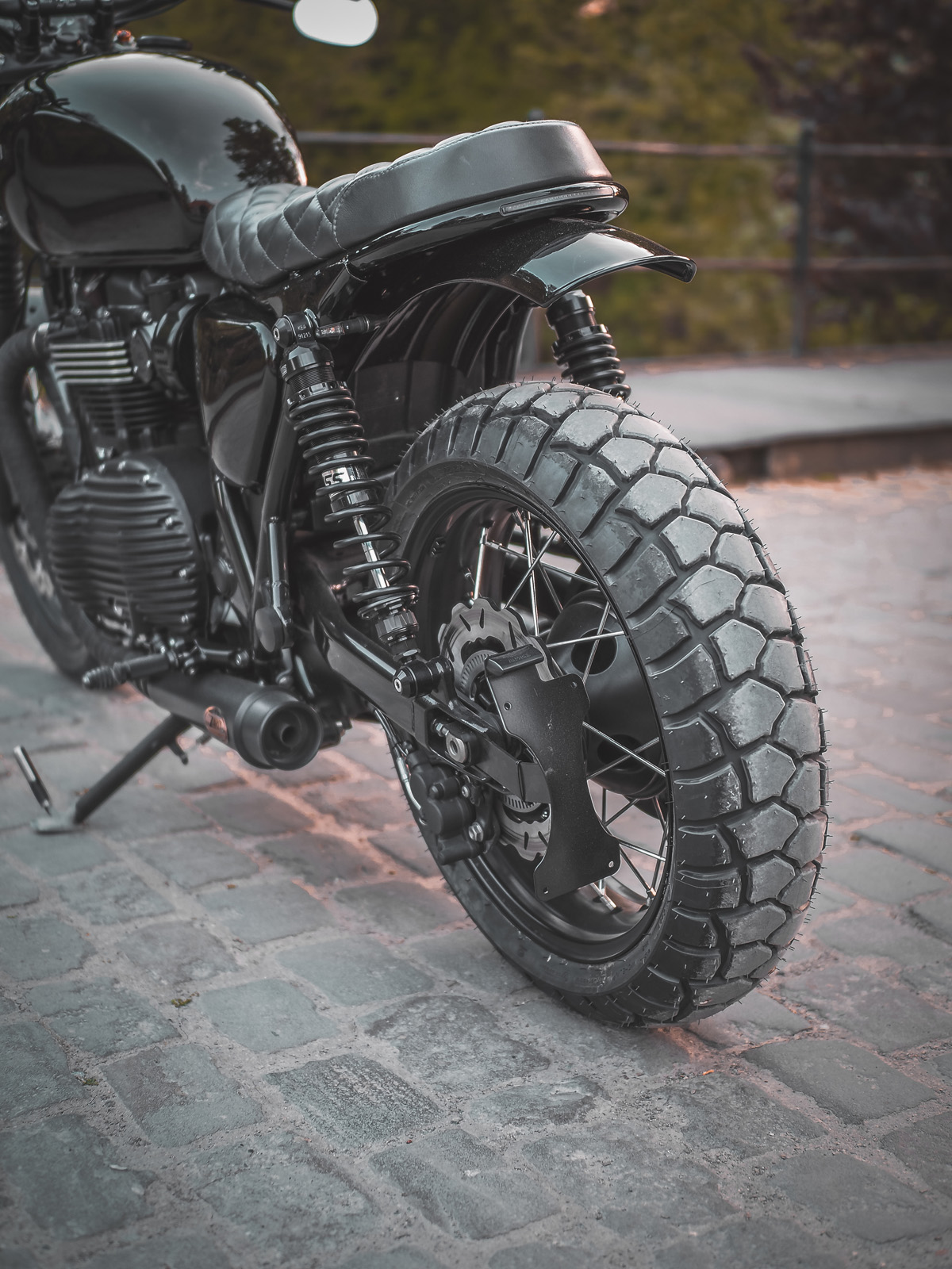 YSS shocks 350mm Black Bonnie & Street