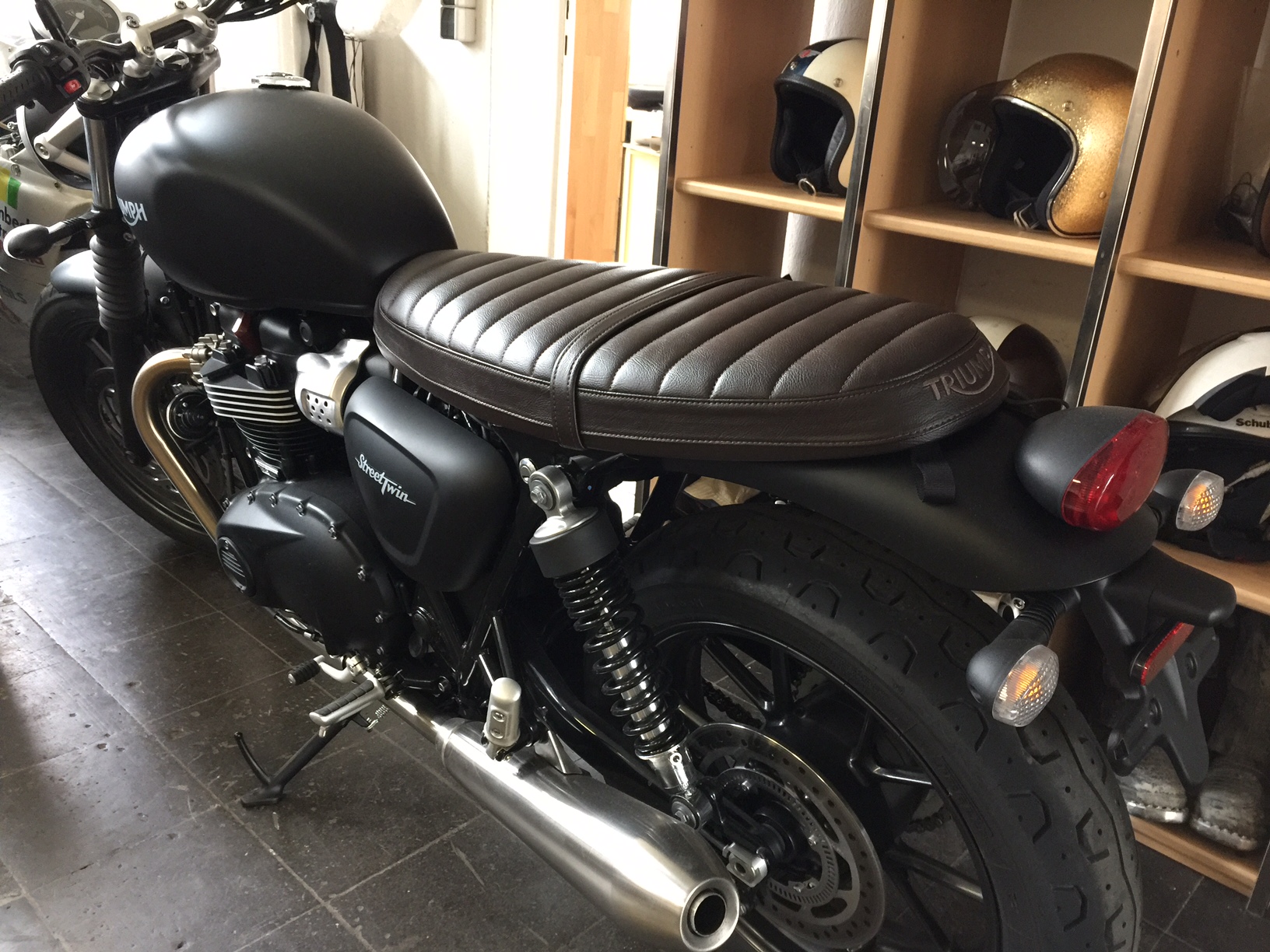 Bench Black & Brown STreetTwin