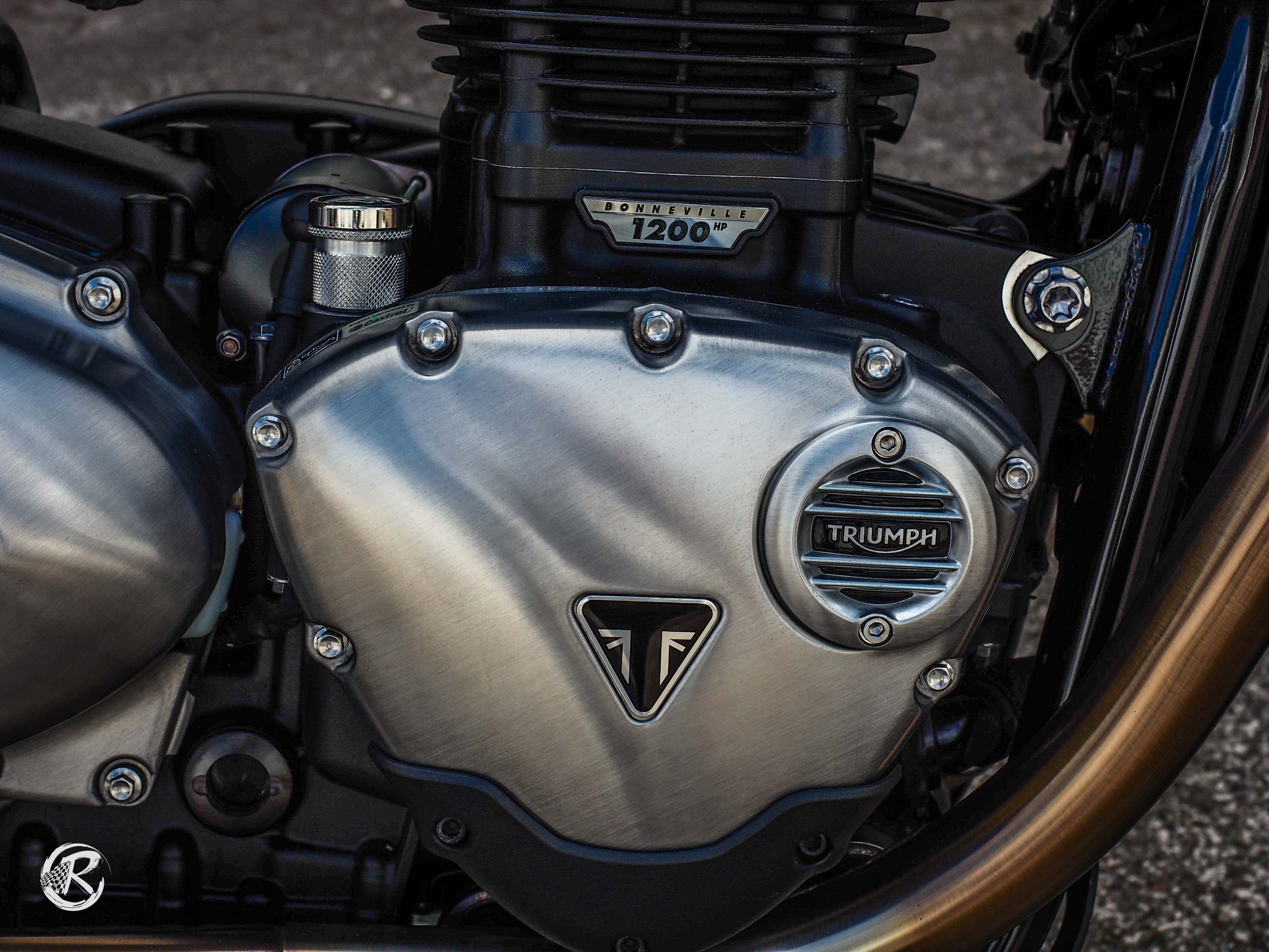 Motordeckelemblem Triumph gerippt