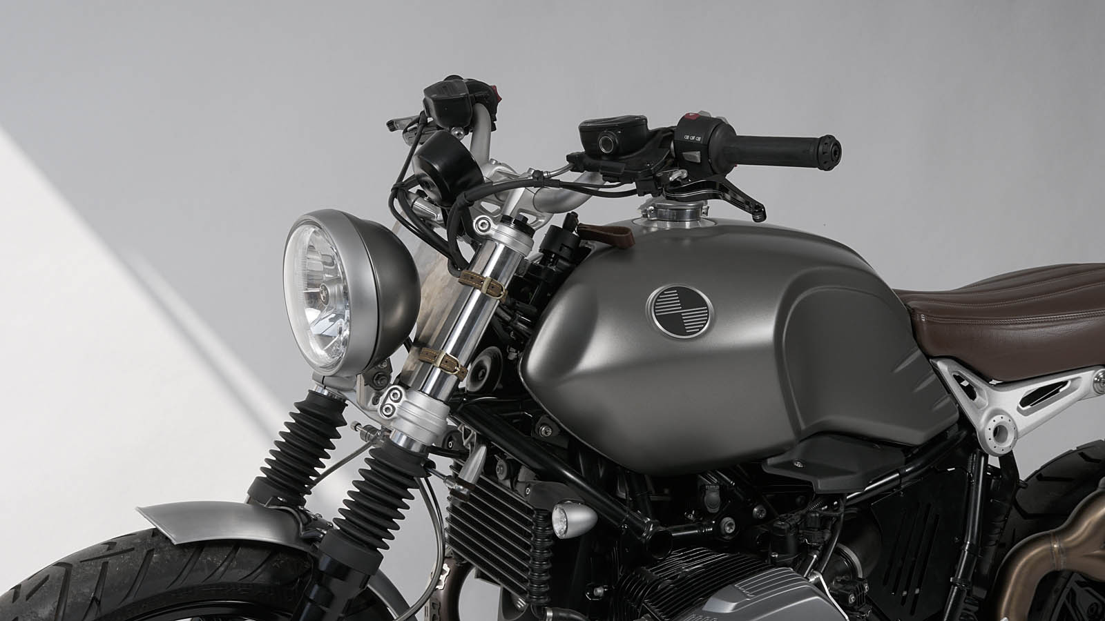 Tôle de phare Bates Style BMW R9T