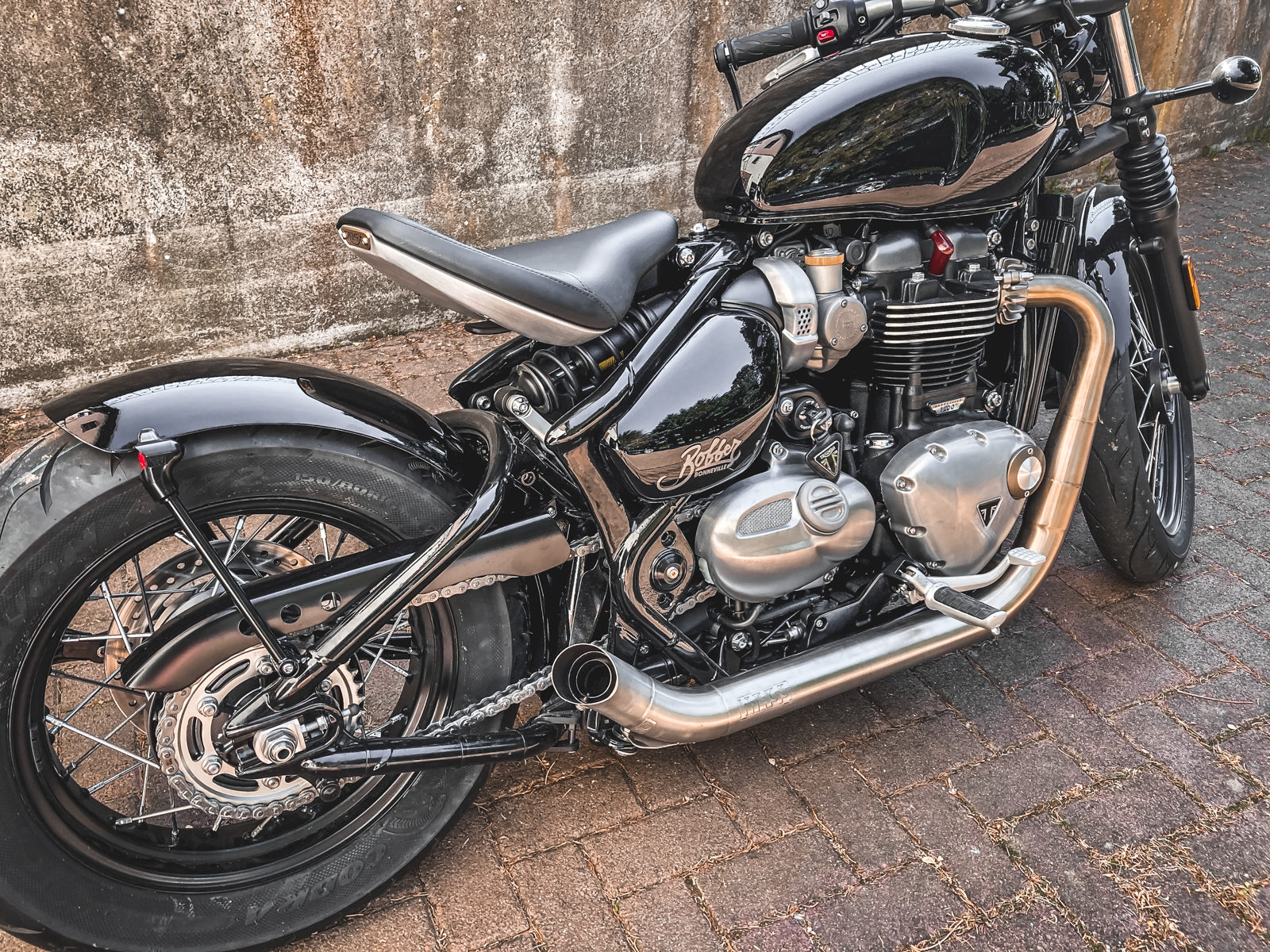 triumph bobber klappenauspuff